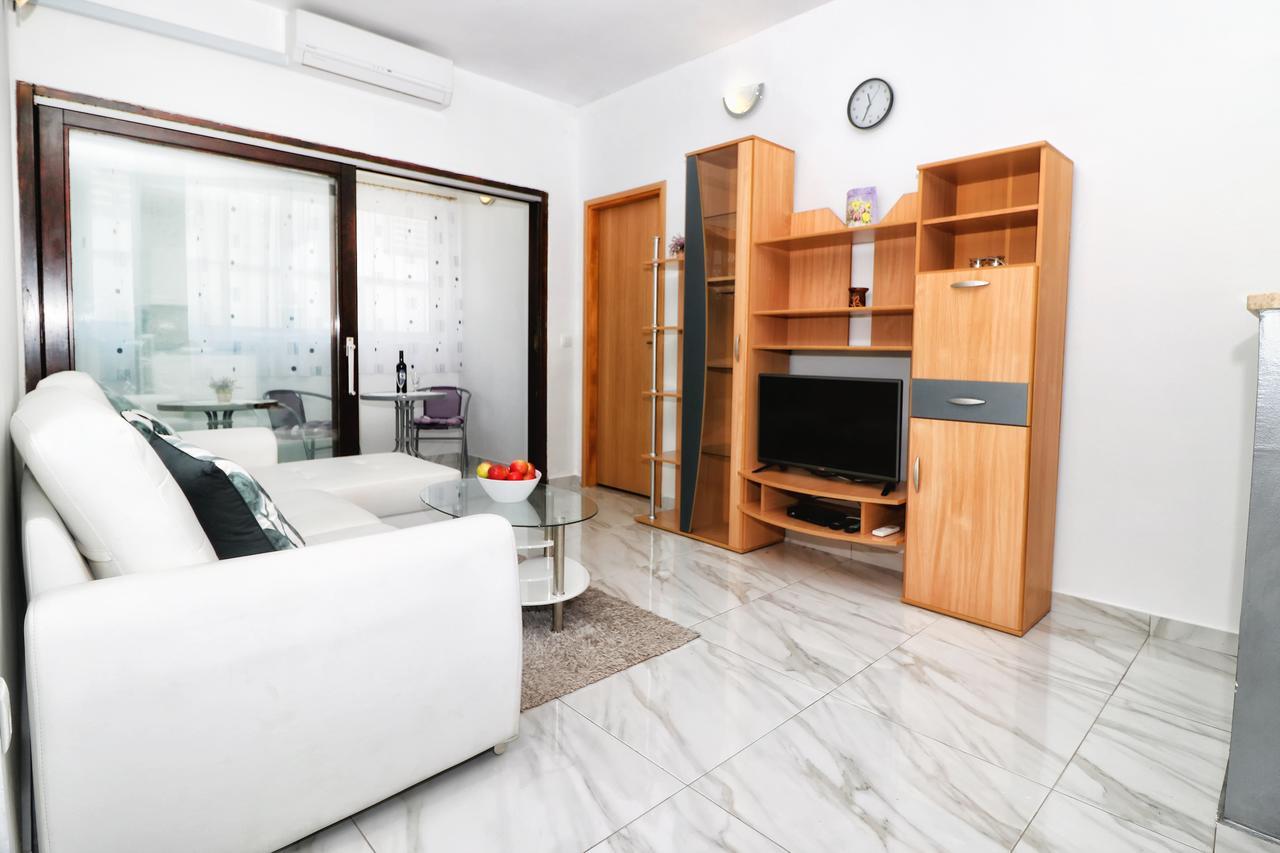 Apartment Amalia *
